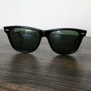 Sold-Classic Ray-Ban Wayfarer